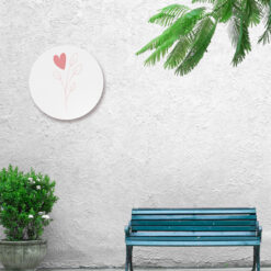 Tuinmuur met cirkel bloem en hart