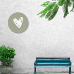 Tuin met een muurcirkel met hartje