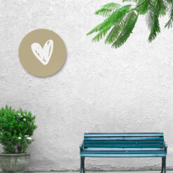 Tuin met een muurcirkel met hartje