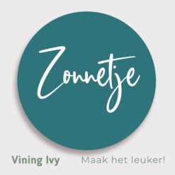 Tuin met een muurcirkel met tekst