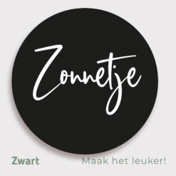 Tuin met een muurcirkel met tekst