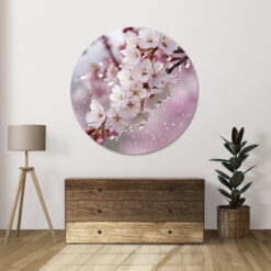 Frisse muurcirkel bloemenprint met bloesem in de regen